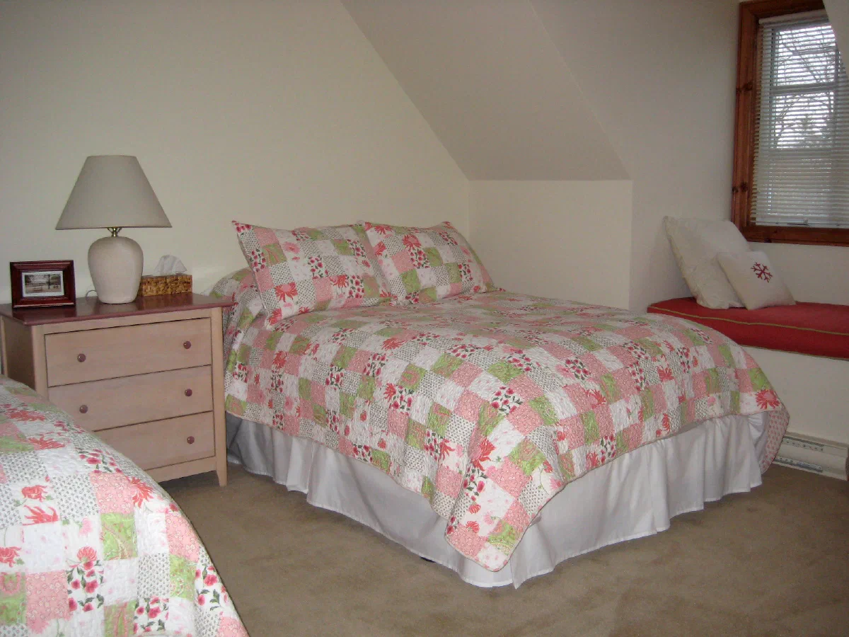 Chalet #05 — Another view of bedroom 3 and its window seat